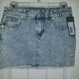 Women's size 2 denim jean cut off short skirt